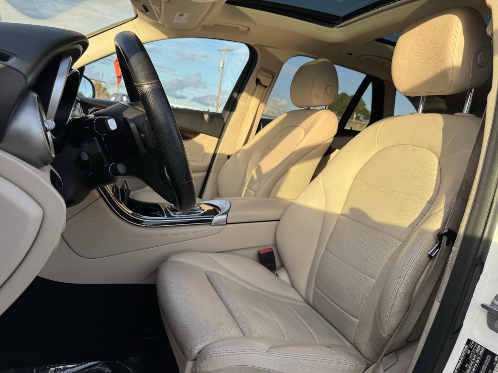 2019 Mercedes-Benz GLC-Class Image 21