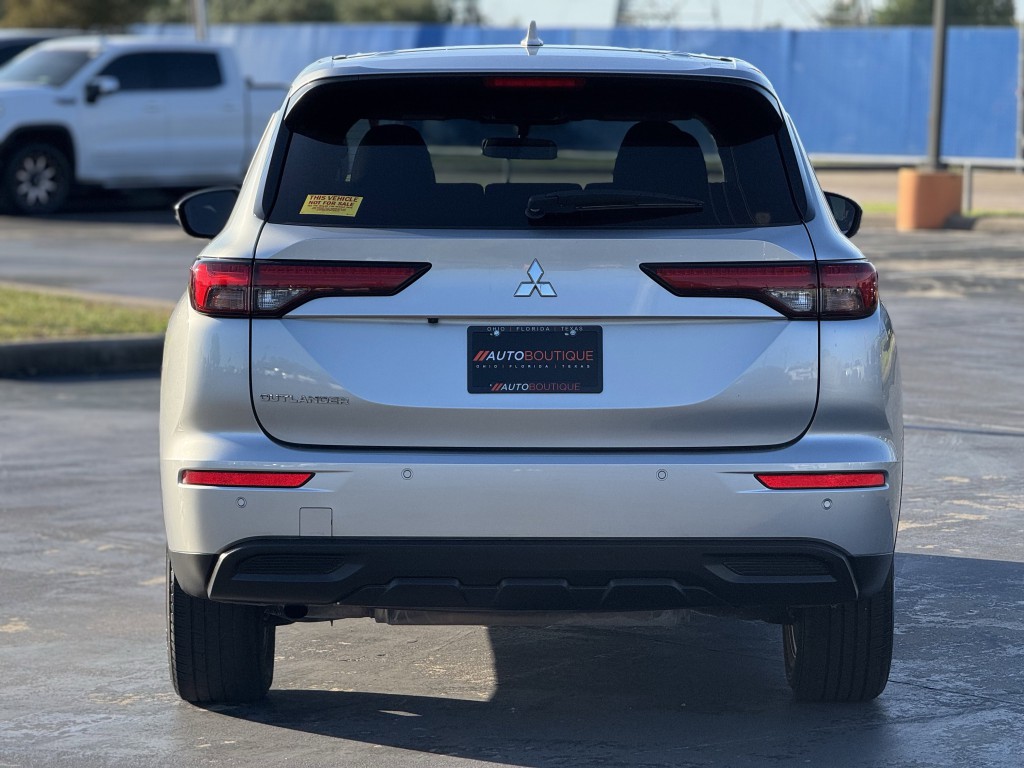 2024 Mitsubishi Outlander Image 7