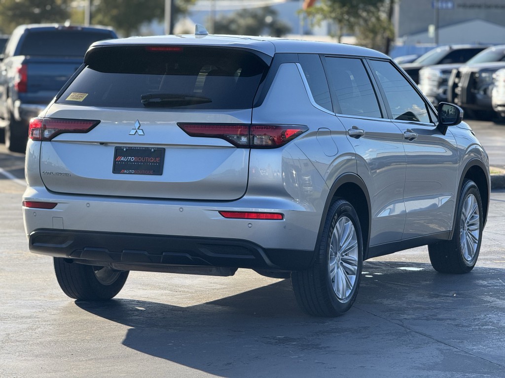 2024 Mitsubishi Outlander Image 9