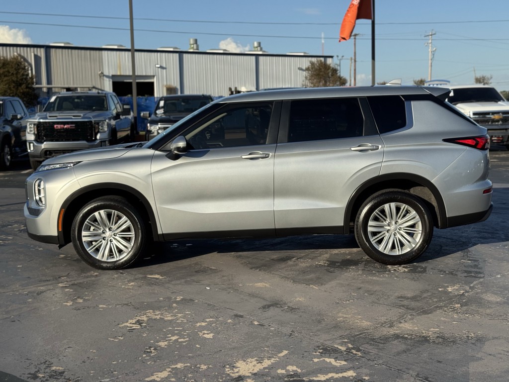 2024 Mitsubishi Outlander Image 10