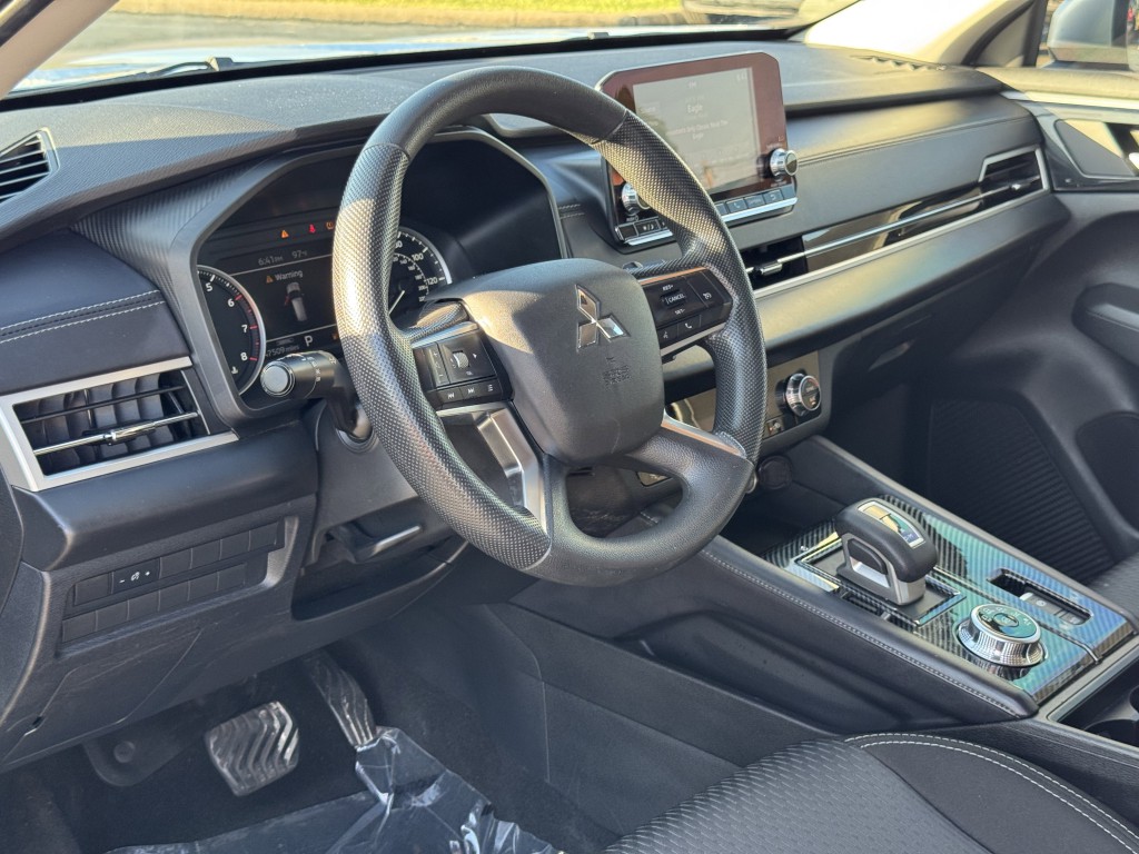 2024 Mitsubishi Outlander Image 13