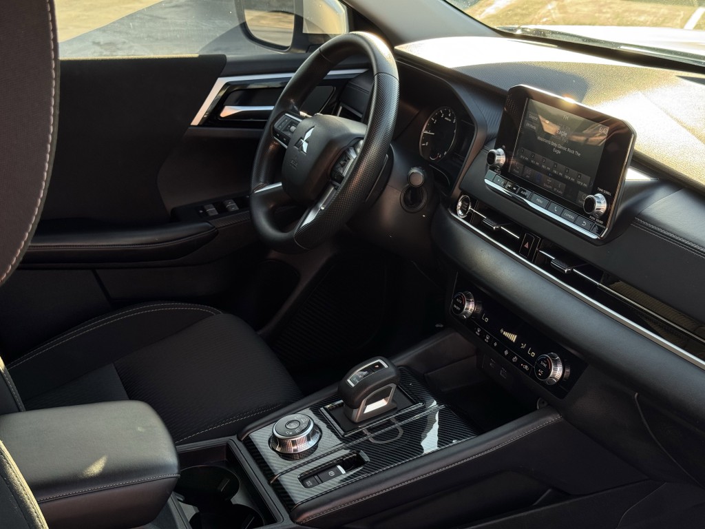 2024 Mitsubishi Outlander Image 14
