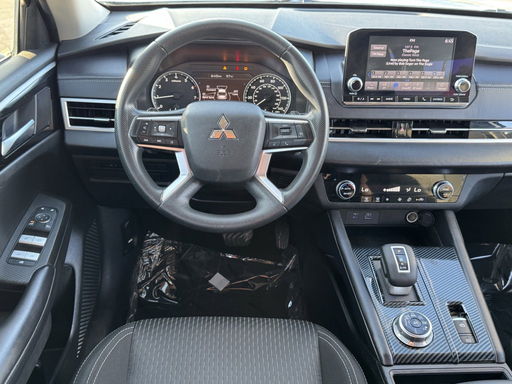 2024 Mitsubishi Outlander Image 15