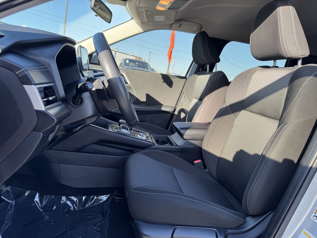 2024 Mitsubishi Outlander Image 24