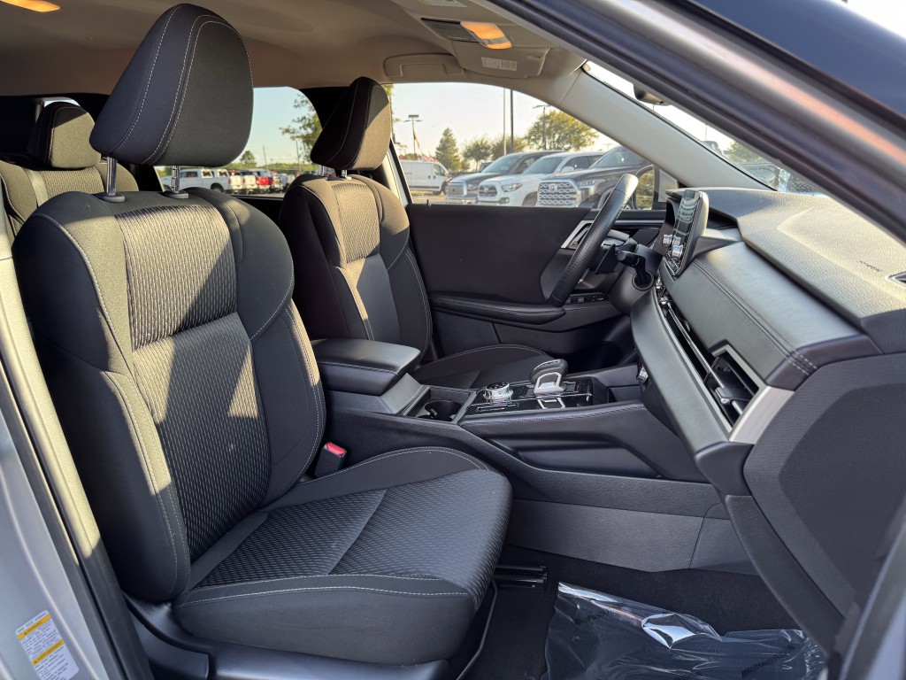2024 Mitsubishi Outlander Image 25