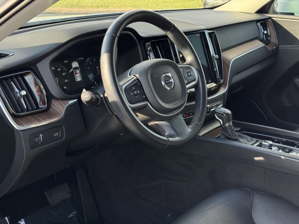 2021 Volvo XC60 Image 12