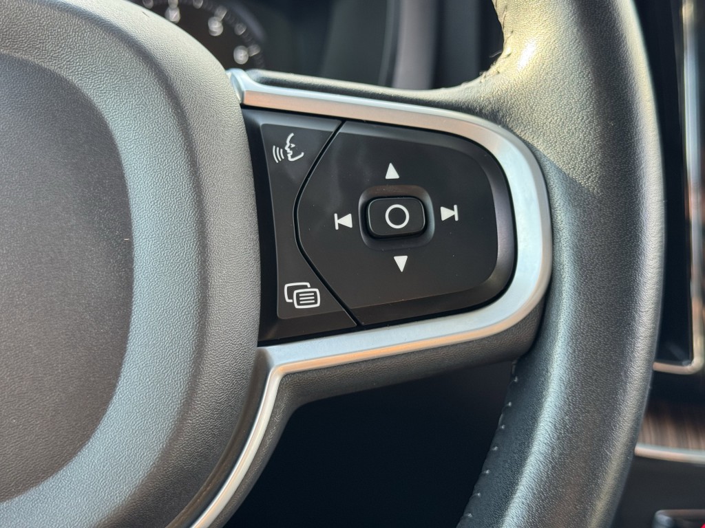 2021 Volvo XC60 Image 17
