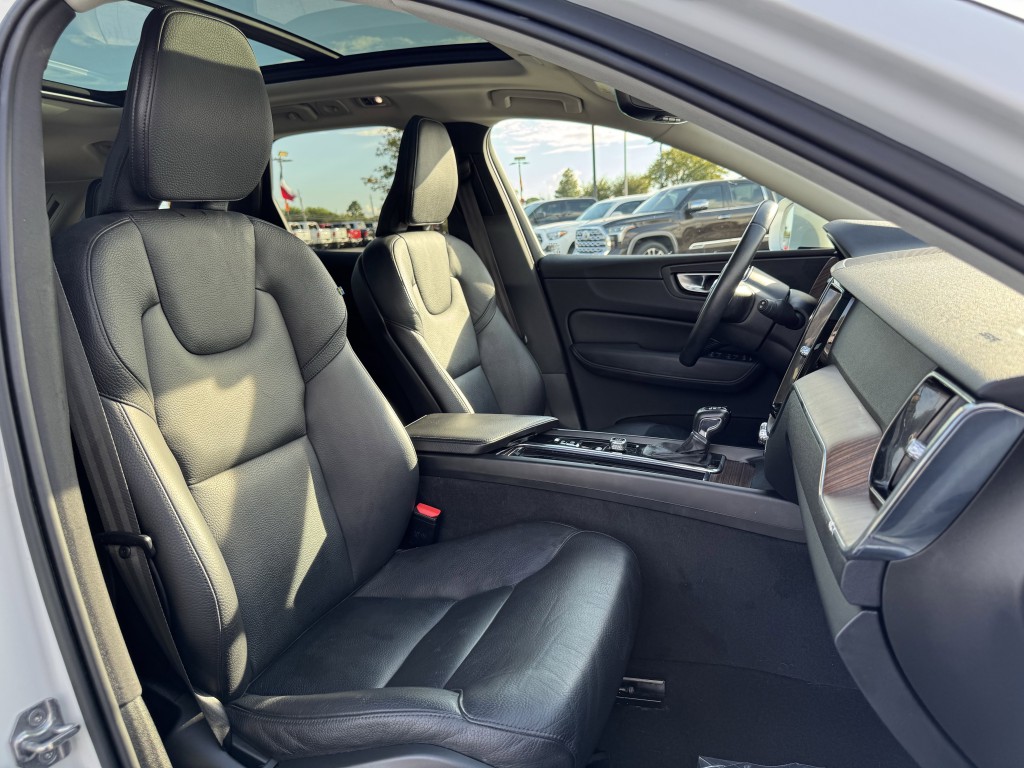 2021 Volvo XC60 Image 25