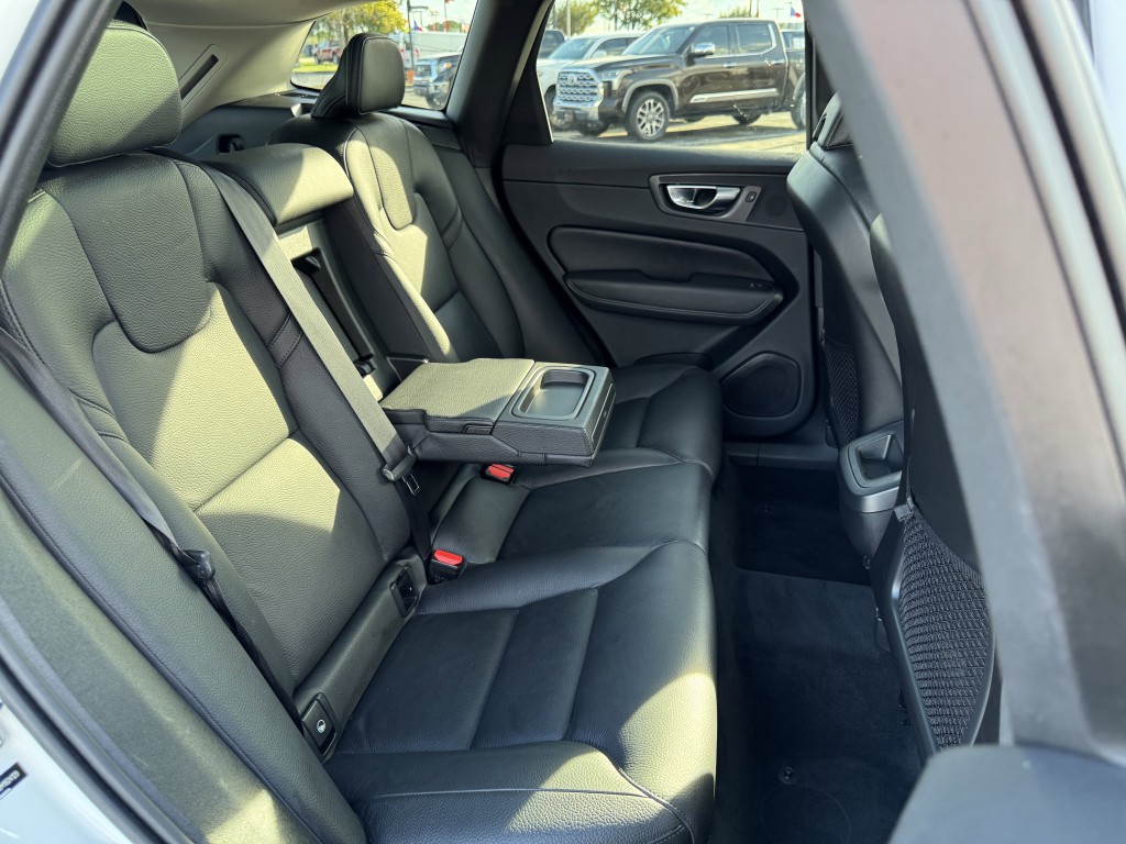 2021 Volvo XC60 Image 26