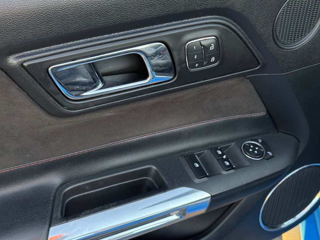 2017 Ford Mustang Image 24