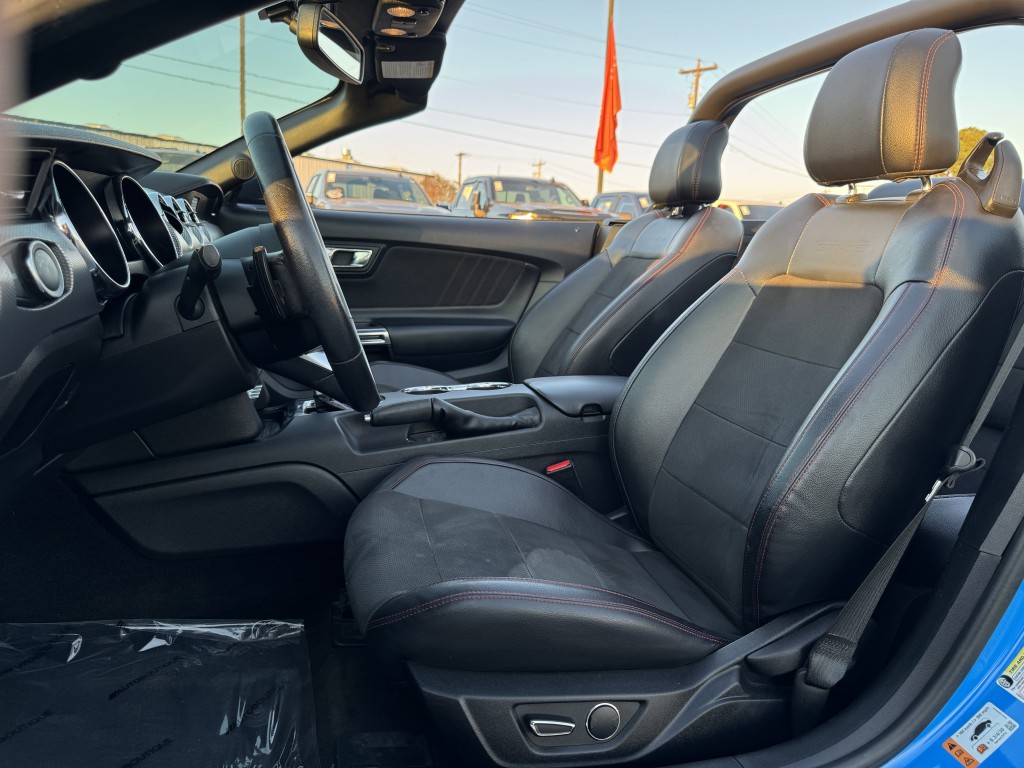 2017 Ford Mustang Image 25