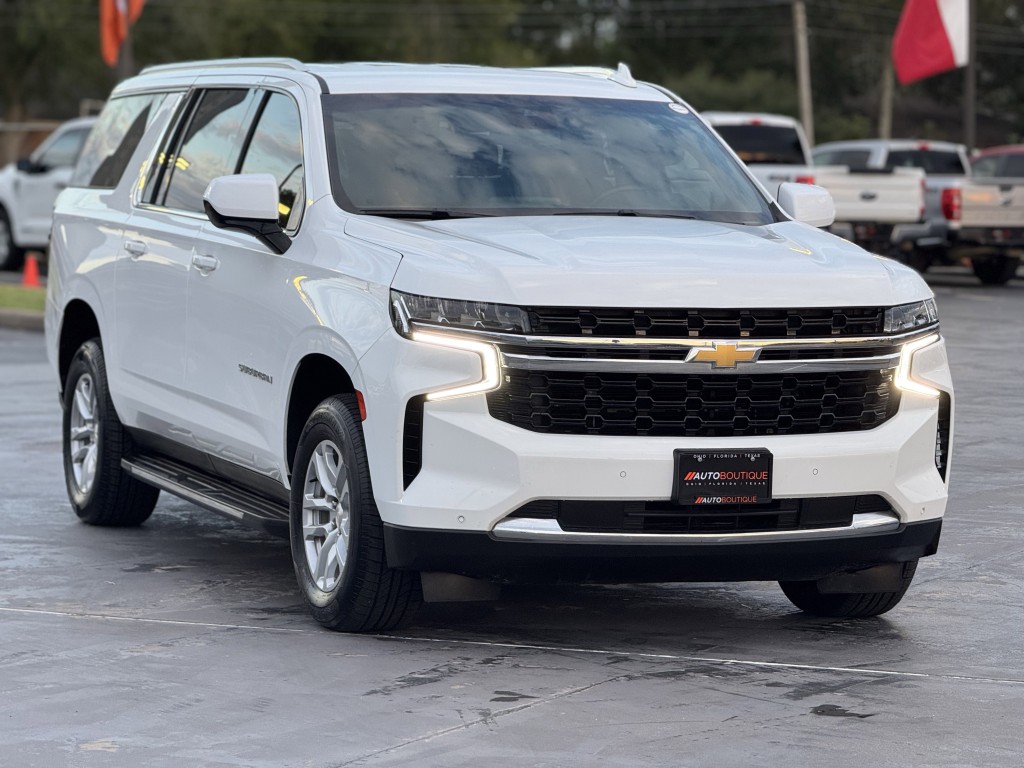 2023 Chevrolet Suburban Image 3
