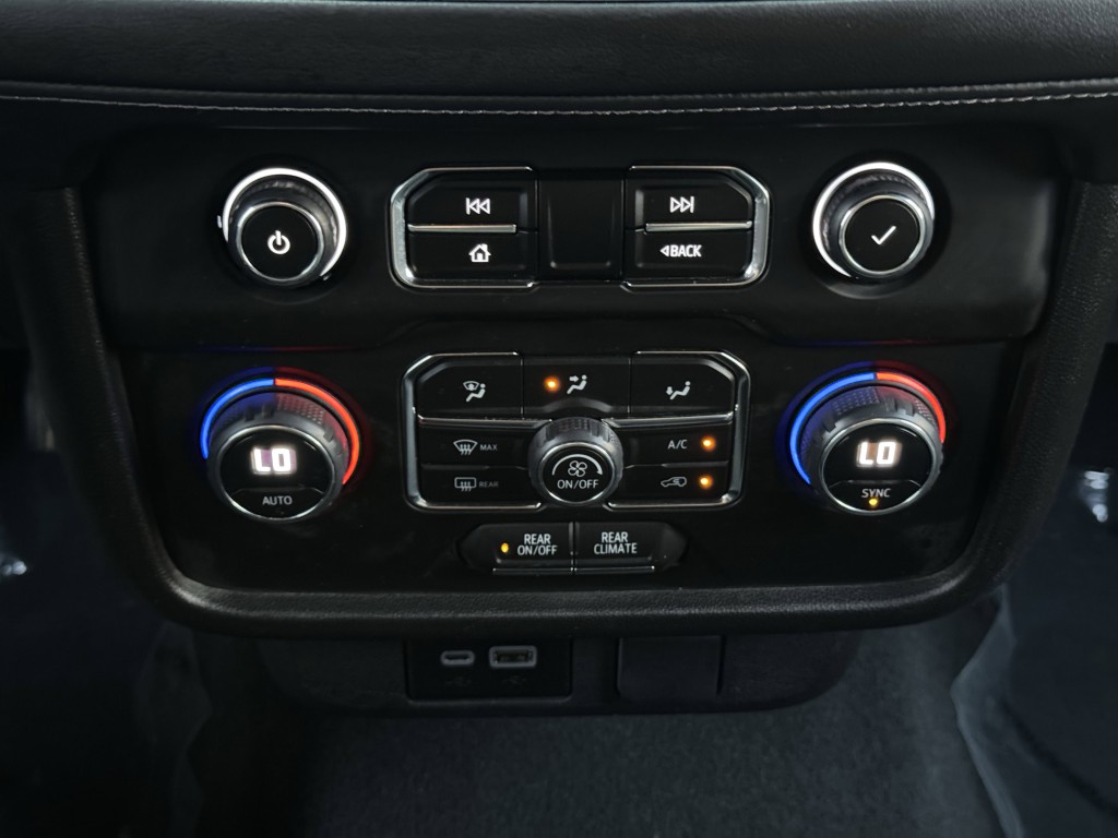 2023 Chevrolet Suburban Image 21