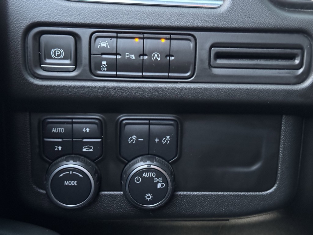 2023 Chevrolet Suburban Image 22