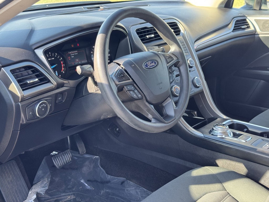 2017 Ford Fusion Image 12