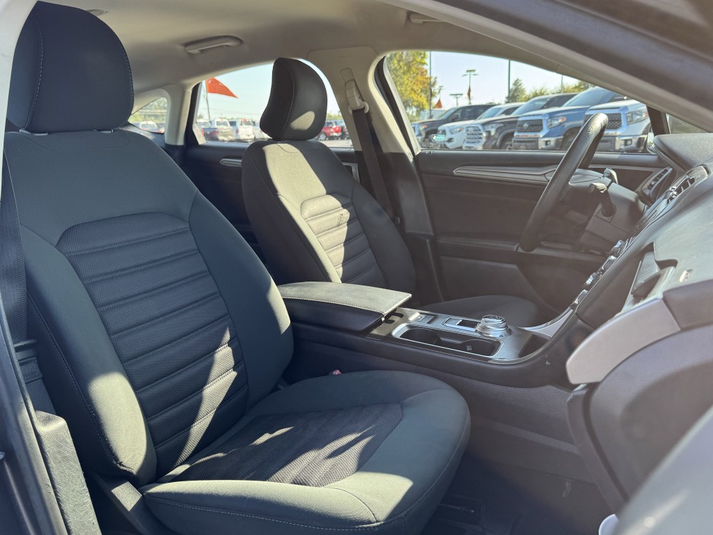 2017 Ford Fusion Image 23