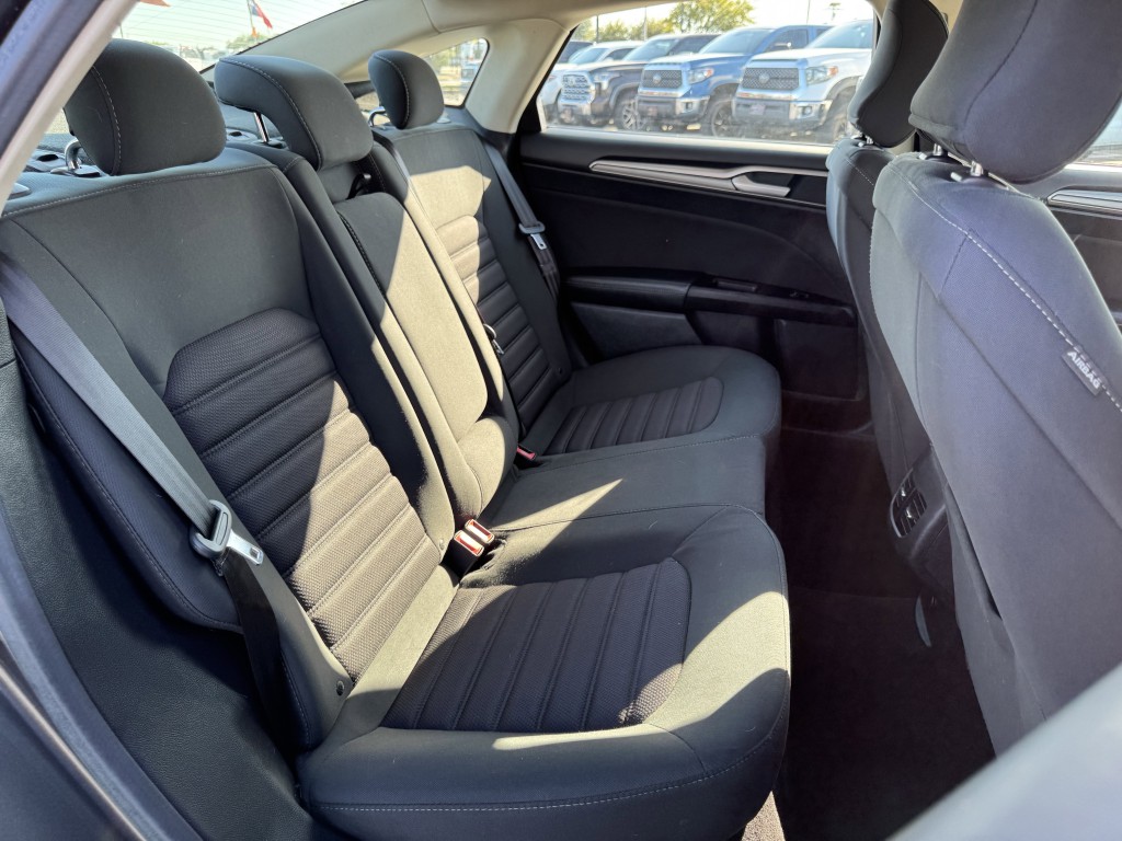 2017 Ford Fusion Image 24