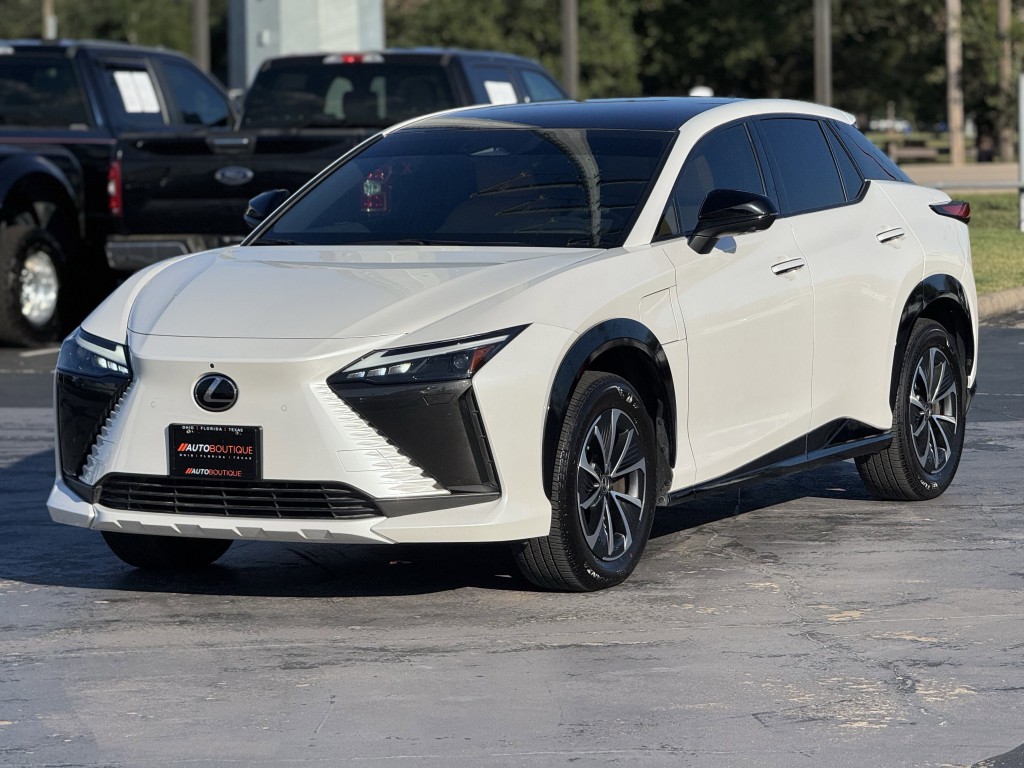 2024 Lexus RZ Image 5