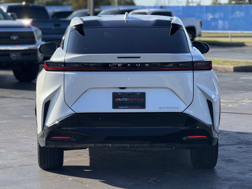 2024 Lexus RZ Image 7