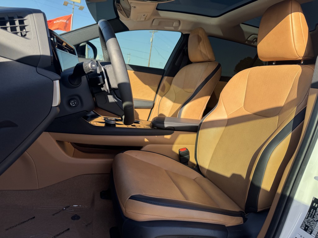 2024 Lexus RZ Image 23