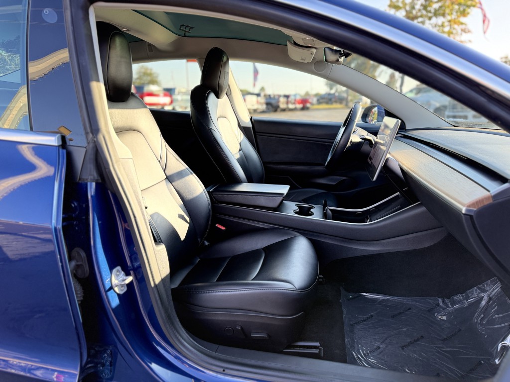 2020 Tesla Model 3 Image 21