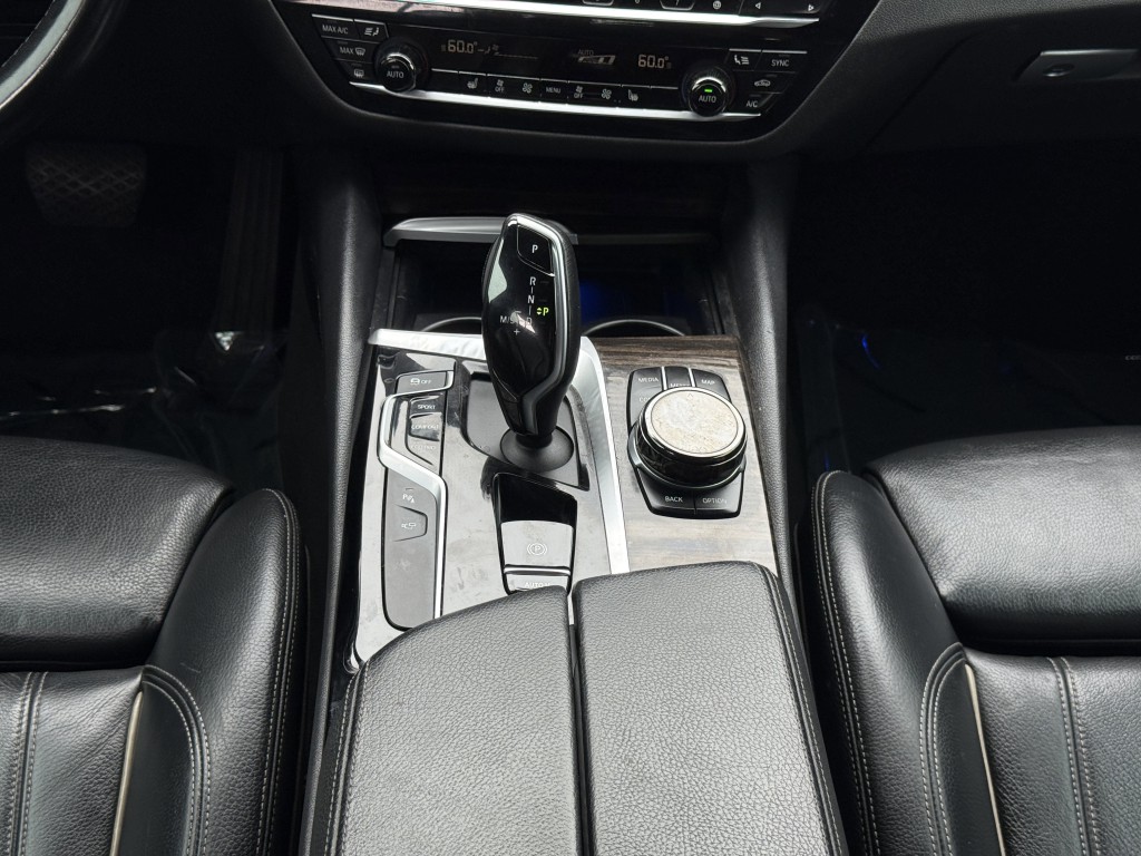 2017 BMW 5 Series Image 27