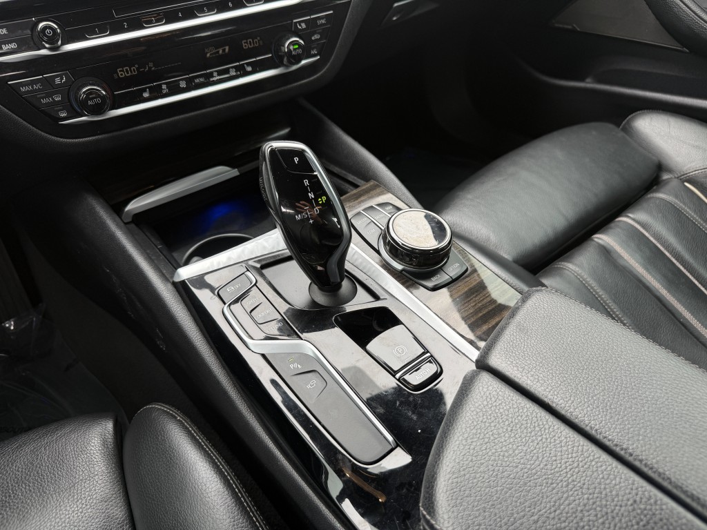 2017 BMW 5 Series Image 28