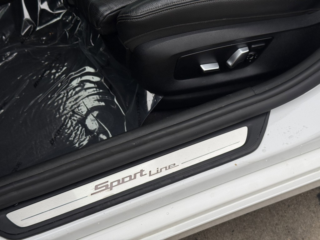 2017 BMW 5 Series Image 32