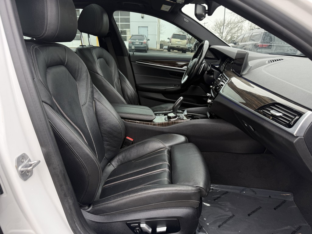 2017 BMW 5 Series Image 33