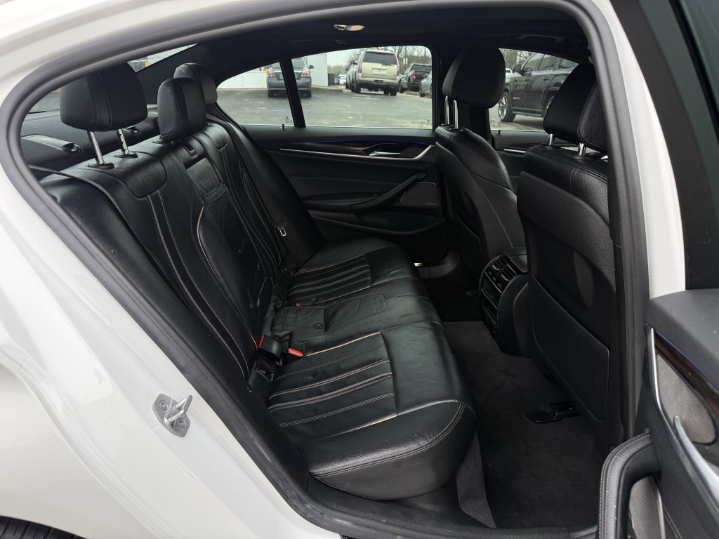 2017 BMW 5 Series Image 36
