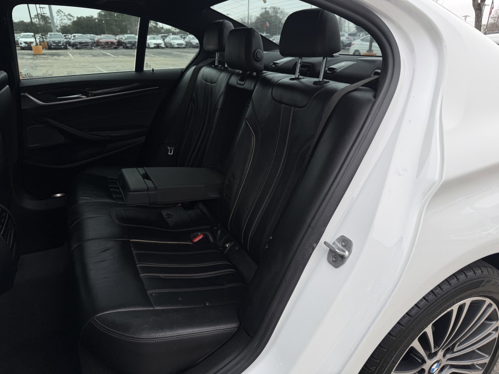 2017 BMW 5 Series Image 37