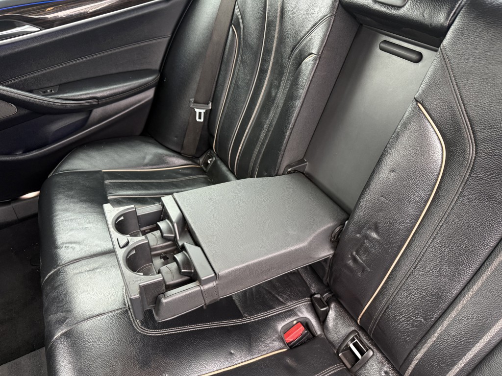 2017 BMW 5 Series Image 38