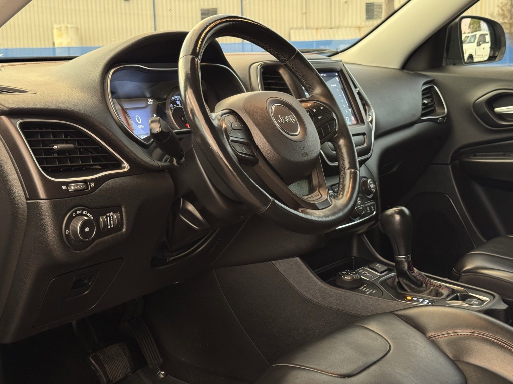 2019 Jeep Cherokee Image 12