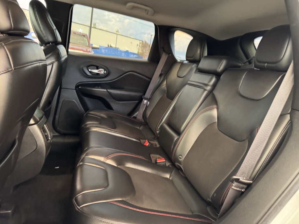 2019 Jeep Cherokee Image 24