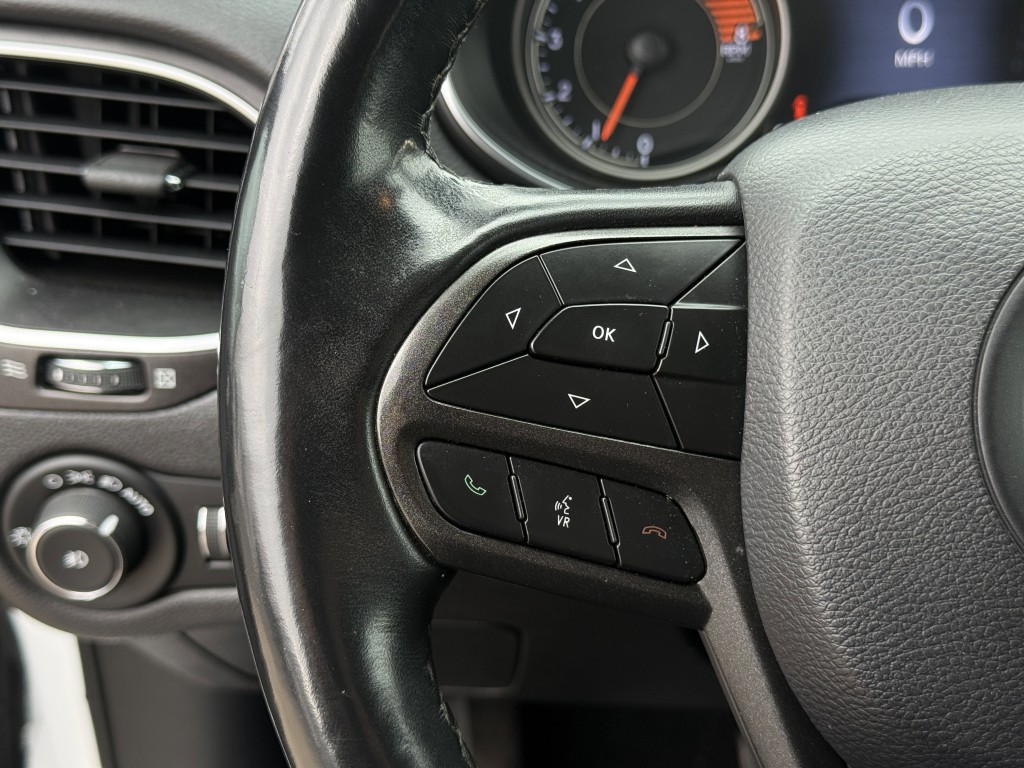 2019 Jeep Cherokee Image 16