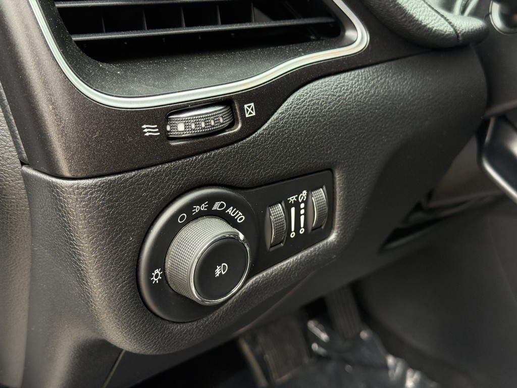 2019 Jeep Cherokee Image 24