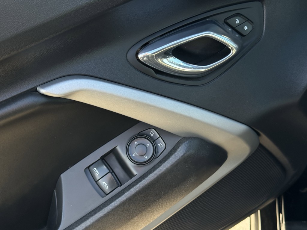 2016 Chevrolet Camaro Image 22