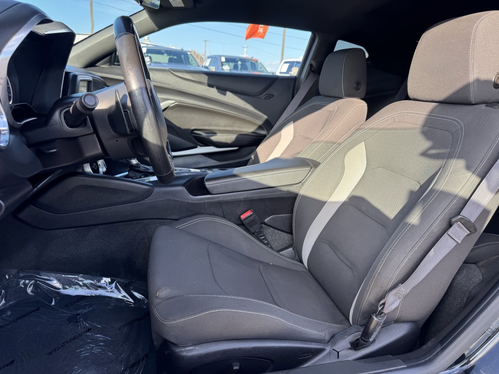 2016 Chevrolet Camaro Image 23