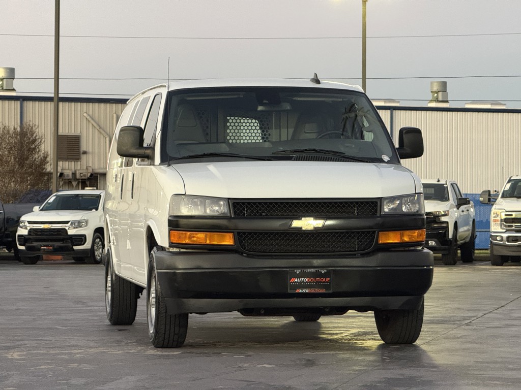 2021 Chevrolet Express Image 3