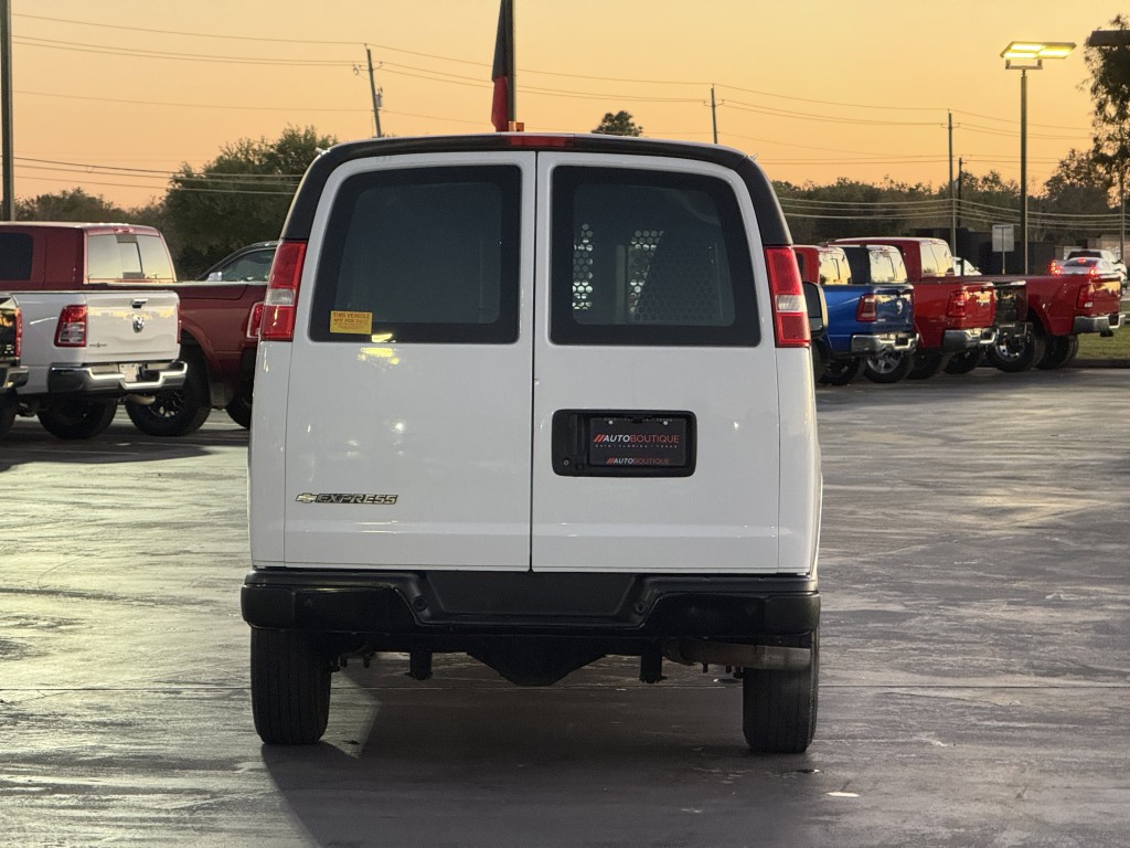 2021 Chevrolet Express Image 8