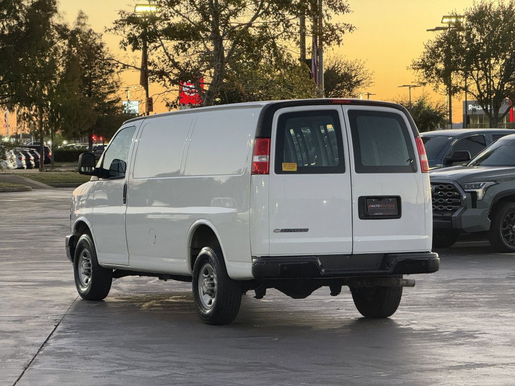 2021 Chevrolet Express Image 9