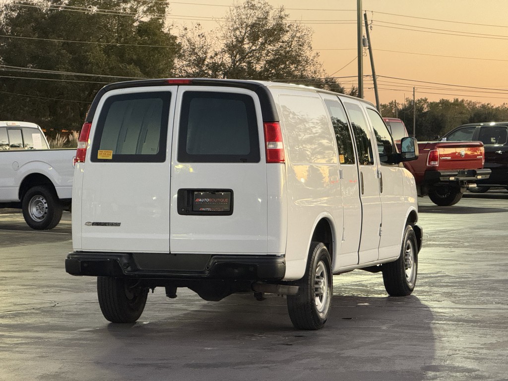 2021 Chevrolet Express Image 10