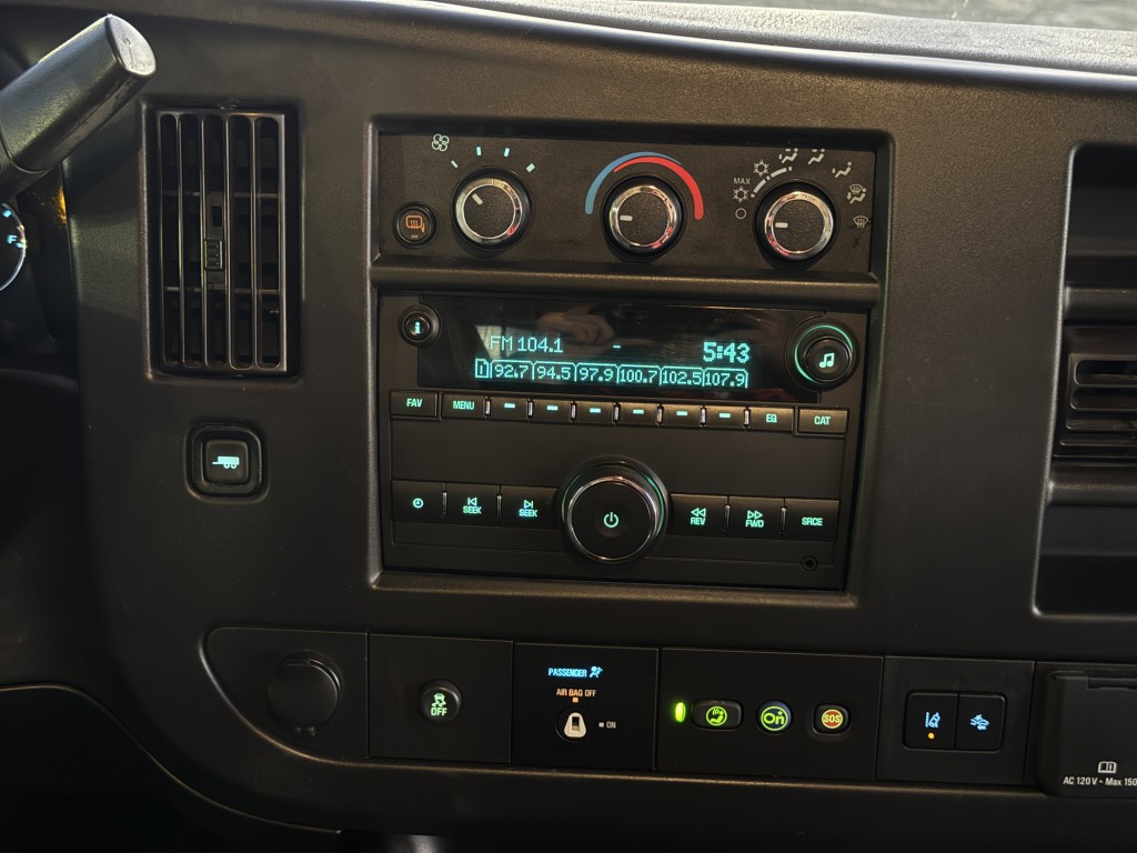 2021 Chevrolet Express Image 17