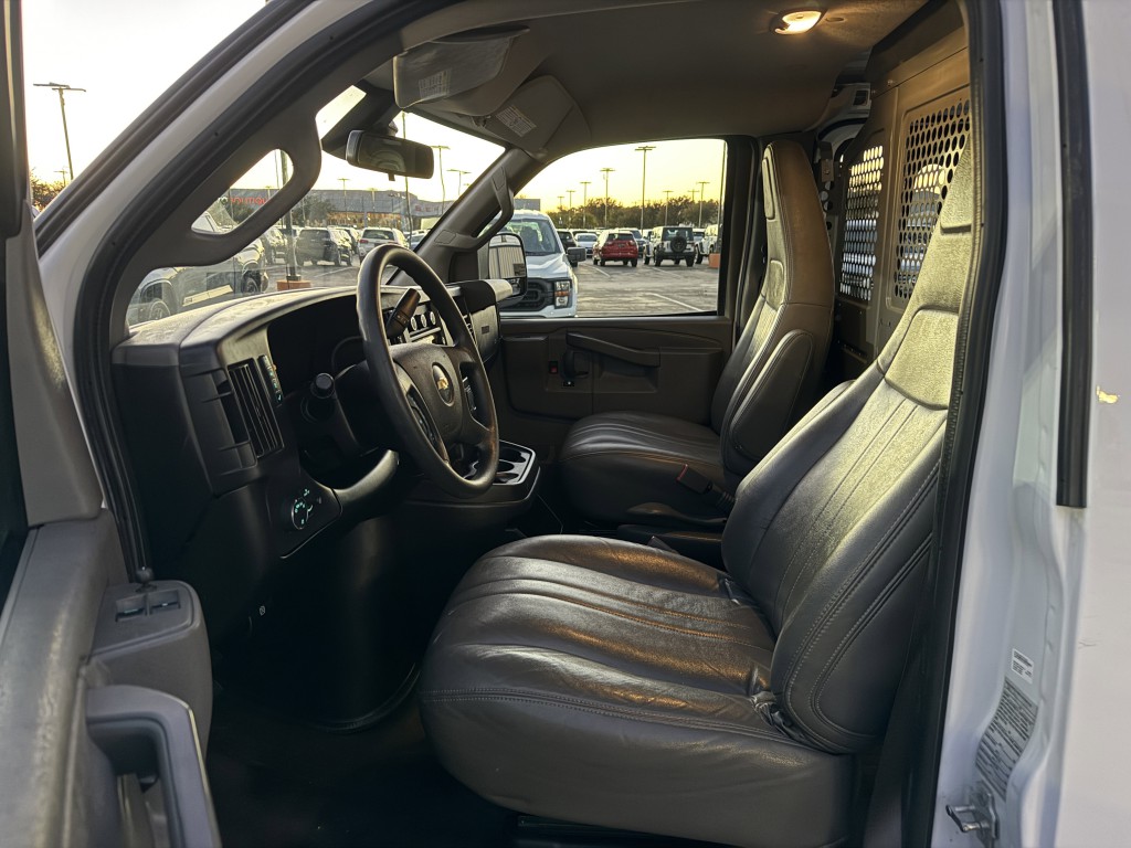 2021 Chevrolet Express Image 22
