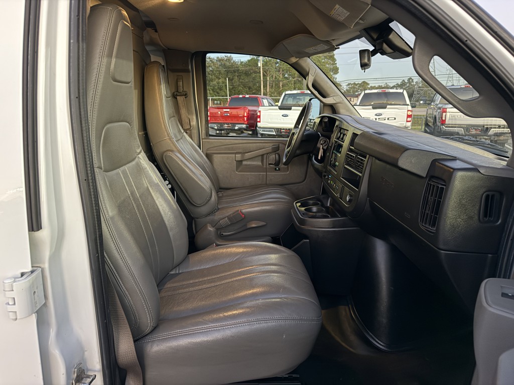 2021 Chevrolet Express Image 23