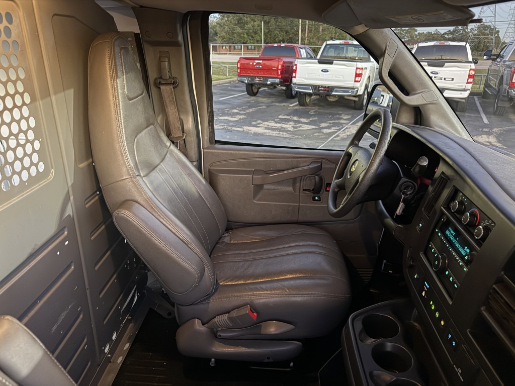 2021 Chevrolet Express Image 24