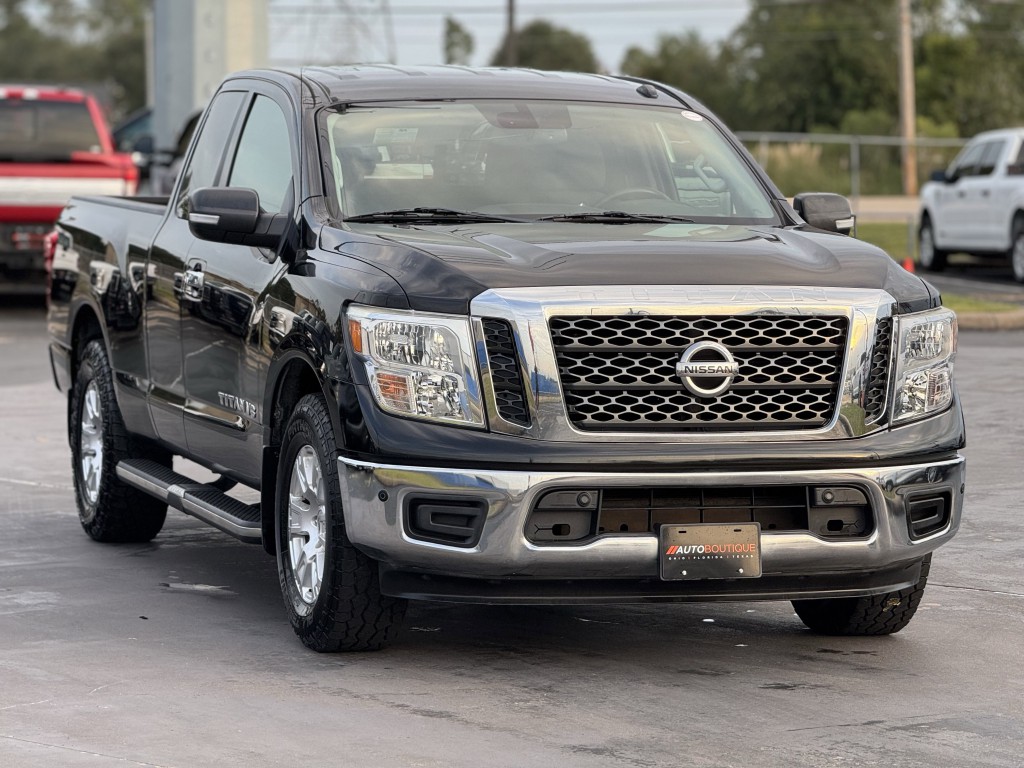 2018 Nissan Titan Image 3