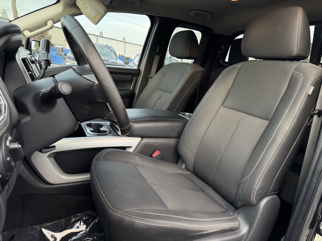 2018 Nissan Titan Image 21