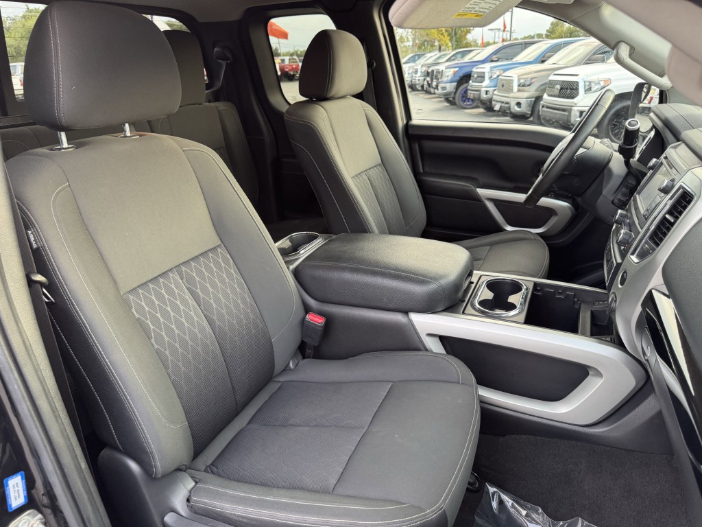 2018 Nissan Titan Image 22