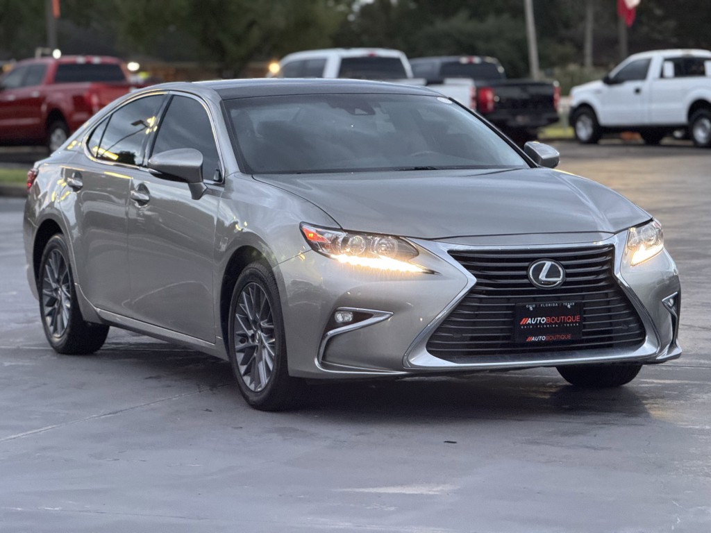 2018 Lexus ES Image 3
